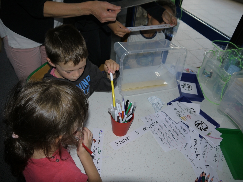 Atelier recyclage - Décoration Poubelle